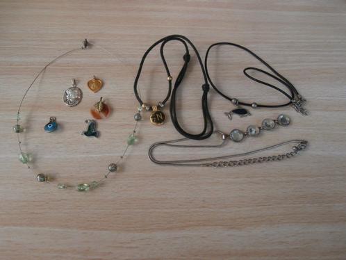 lotje hangers en kettingen (fantasie) (4), Handtassen en Accessoires, Kettingen, Zo goed als nieuw, Zwart, Met hanger, Ophalen of Verzenden