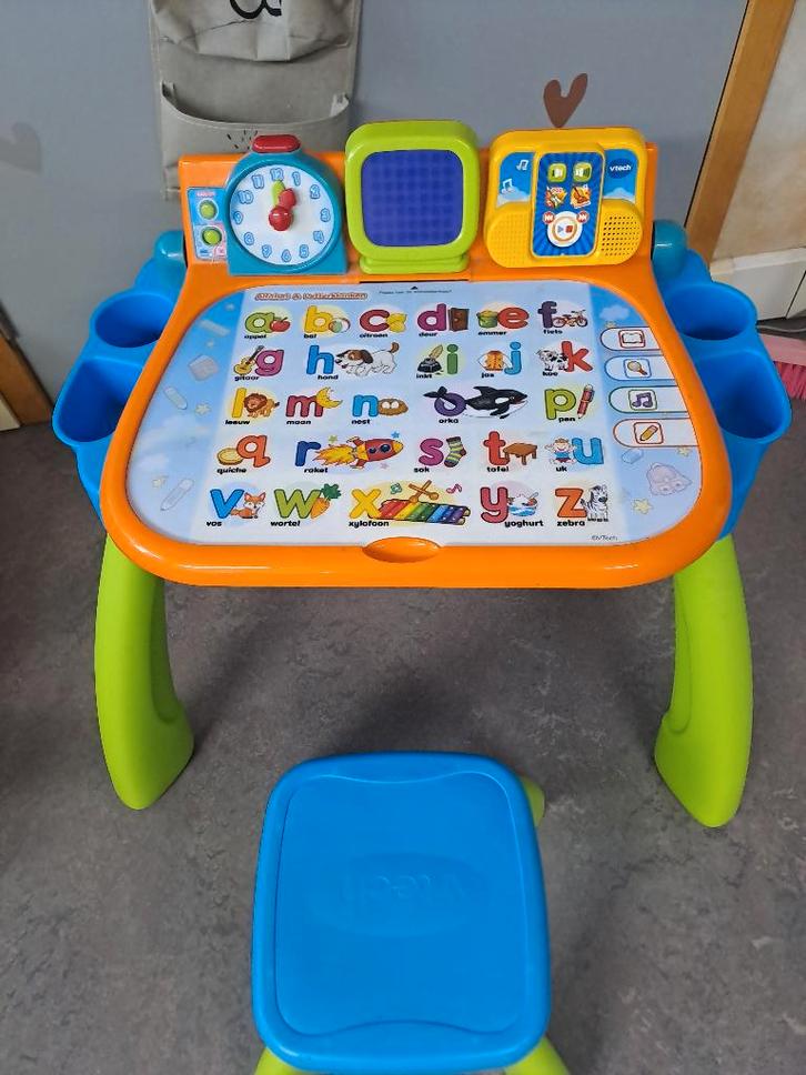 Bureau d'apprentissage Vtech Magic avec chaise, Enfants & Bébés, Jouets | Tables de jeux, Utilisé, Enlèvement