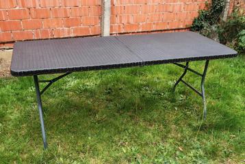 Tuintafel. kleur: zwart . 1m83  beschikbaar voor biedingen