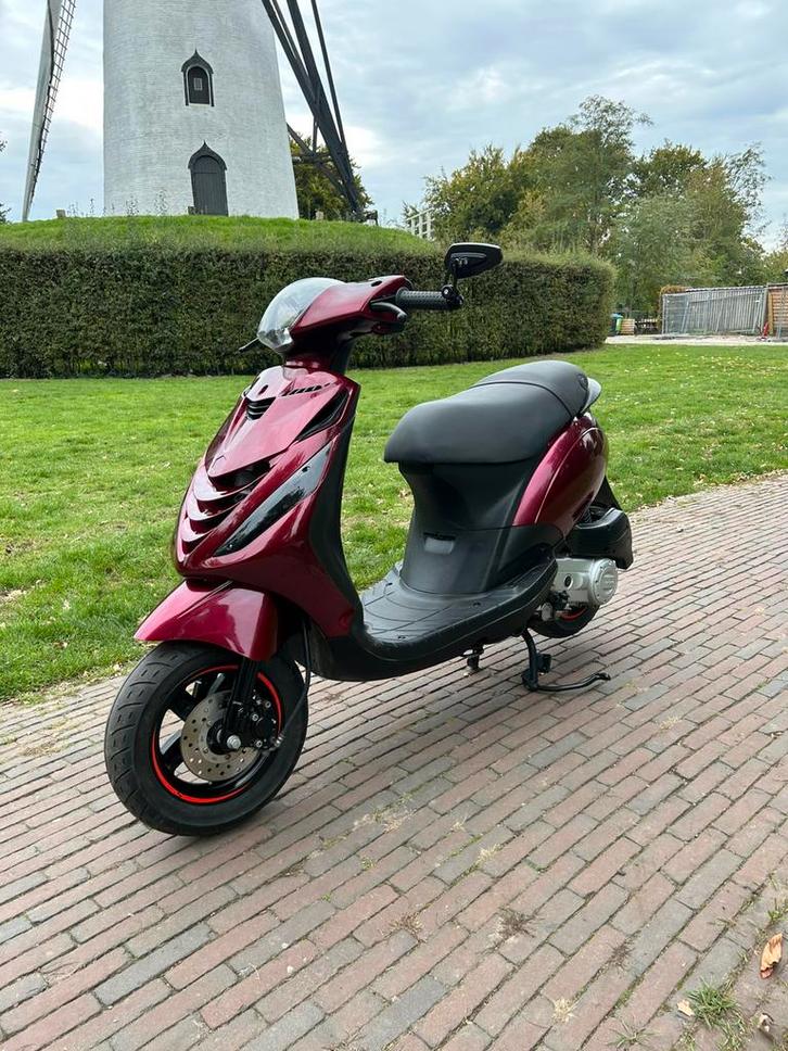 Piaggio zip 2022 a klasse (6.091km), Fietsen en Brommers, Scooters | Overige merken, Zo goed als nieuw, Klasse A (25 km/u), Benzine