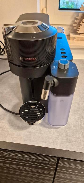 Nespresso Vertuo Lattissima +extra garantie, Elektronische apparatuur, Koffiezetapparaten, Ophalen, Zo goed als nieuw, Koffiemachine