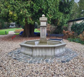 Franse dorpsfontein beschikbaar voor biedingen