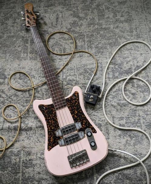 Fidelity 5 sting bass guitar, Muziek en Instrumenten, Snaarinstrumenten | Gitaren | Bas, Zo goed als nieuw, Elektrisch, 5-snarig