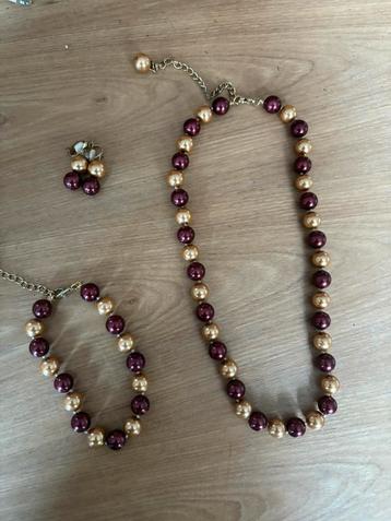 Juwelen setje parels beige en bordeaux beschikbaar voor biedingen