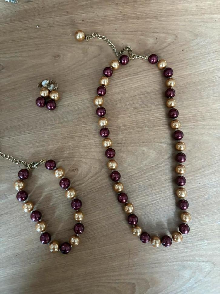 Juwelen setje parels beige en bordeaux, Handtassen en Accessoires, Kettingen, Zo goed als nieuw, Beige, Ophalen of Verzenden