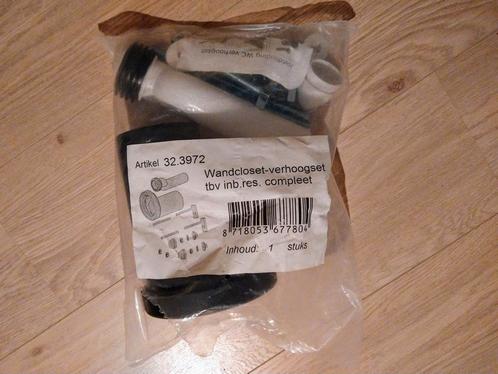 Wandcloset Verhoogset (+2 cm) van Riko Hornbach, Doe-het-zelf en Bouw, Sanitair, Zo goed als nieuw, Ophalen of Verzenden