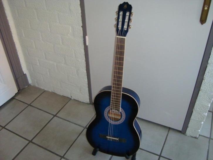 Gomez 4/4 klassieke gitaar Blauw Sunburst (nieuw, 20211841), Muziek en Instrumenten, Instrumenten | Toebehoren, Nieuw, Akoestische gitaar