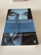 Stieg Larsson - Mannen die vrouwen haten, Boeken, Ophalen of Verzenden, Gelezen, Stieg Larsson