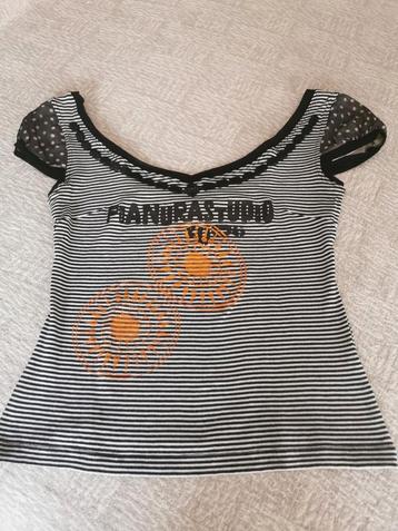Heel mooie t-shirt van Pianurastudio  beschikbaar voor biedingen