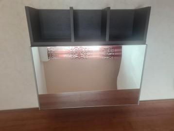 Badkamer spiegelkast met een deur beschikbaar voor biedingen