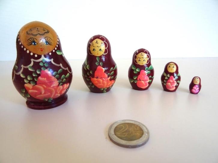Matroesjka babouchka 5-delig. Handmade. Grootste: 7 cm hoog!, Antiek en Kunst, Kunst | Niet-Westerse kunst, Ophalen of Verzenden