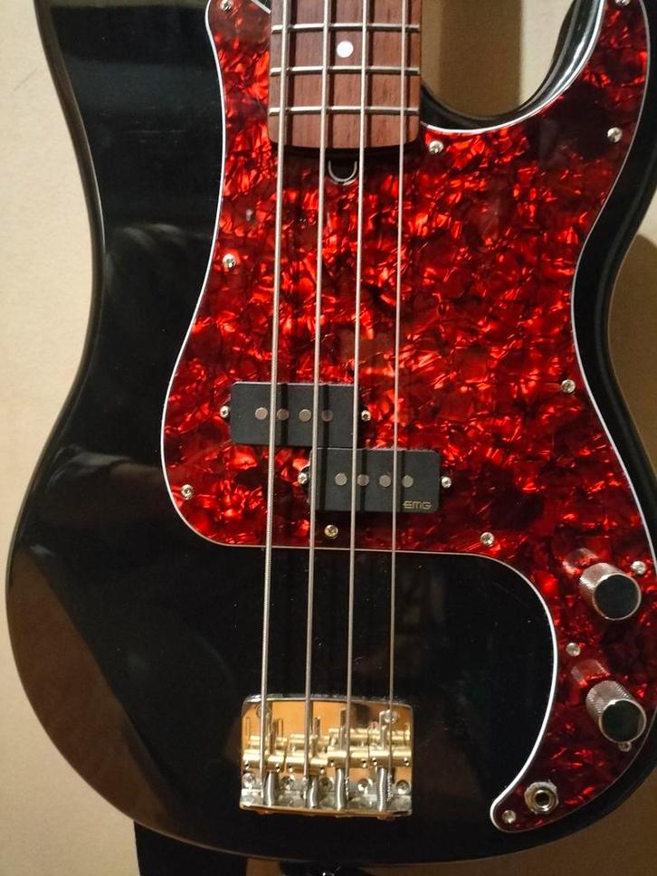 Vintage V4 precision bass, Muziek en Instrumenten, Snaarinstrumenten | Gitaren | Bas, Ophalen of Verzenden