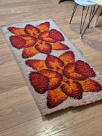 Vintage seventies tapijt 68 x 132 cm, Ophalen of Verzenden, Gebruikt
