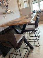 Zelfgemaakte hoge stevige tafel met draaistoelen, Ophalen, Zo goed als nieuw