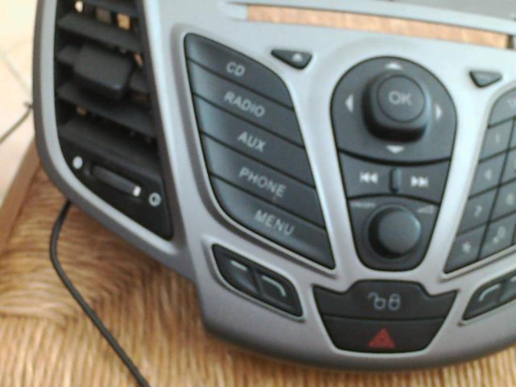 ② Autoradio Ford Fiesta 6 8A6T18K811BD (138A) — Autres pièces automobiles —  2ememain