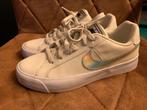 Nike sneakers, Kleding | Dames, Ophalen, Wit, Nike, Zo goed als nieuw