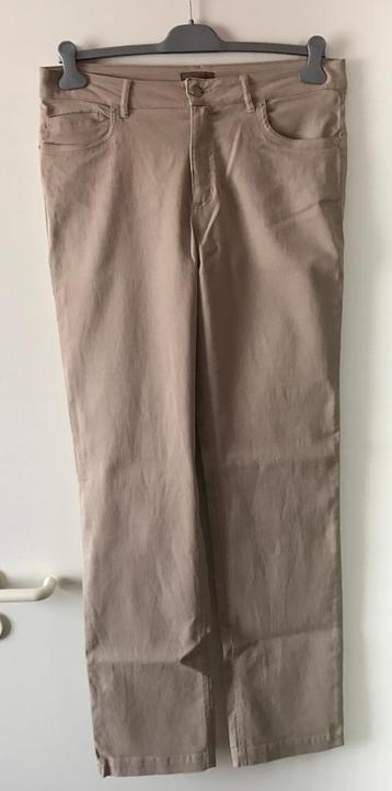 Beige - taupekleurige 5-pocket stretchbroek (mt 46) beschikbaar voor biedingen