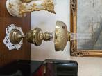 Ancienne lampe à pétrole en laiton décor cabochon en verre d, Antiquités & Art, Antiquités | Éclairage, Enlèvement