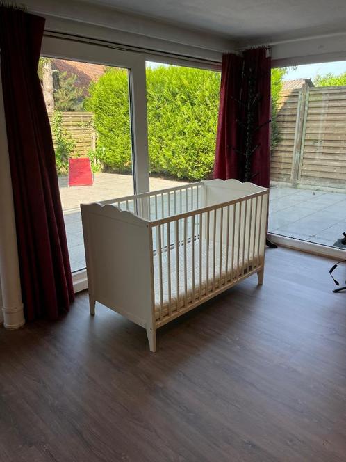 Babybedje + matras + lakentjes, Kinderen en Baby's, Kinderkamer | Bedden, Zo goed als nieuw, Minder dan 140 cm, Minder dan 70 cm