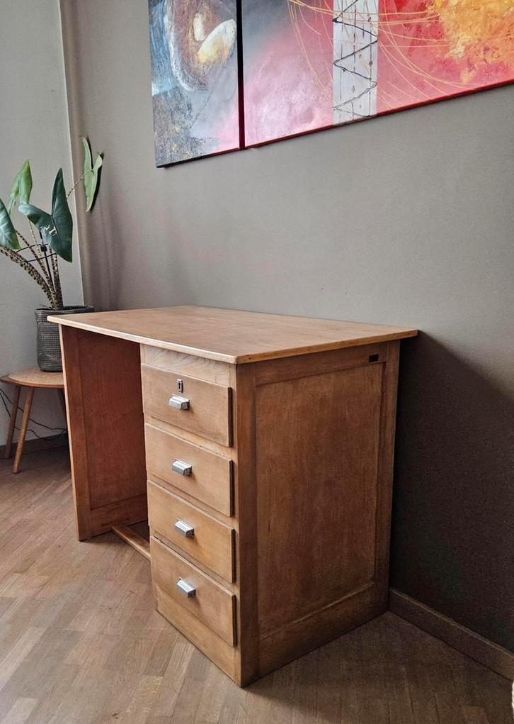 Vintage schoolbureautje in vergrijsd eiken, Huis en Inrichting, Bureaus, Zo goed als nieuw, Ophalen