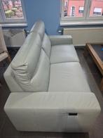 Canapé deux places en cuir électrique TK Poltrone, Banc droit, Comme neuf, Enlèvement, Cuir