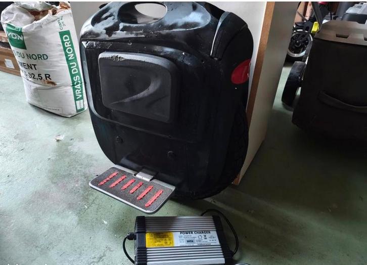 Gyroroue gotway m super3 s 2000w 84v +chargeur rapid, Fietsen en Brommers, Steps, Zo goed als nieuw, Ophalen