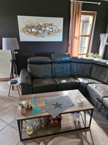 Leren zetel (2,5m op 2,5m) beschikbaar voor biedingen