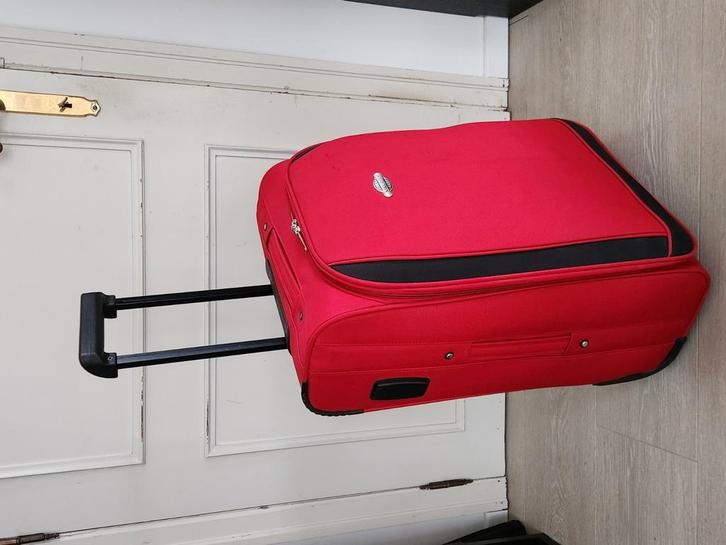 Trolley reiskoffer stabieler veiliger 63x41cm, Handtassen en Accessoires, Koffers, Zo goed als nieuw, Uitschuifbare handgreep