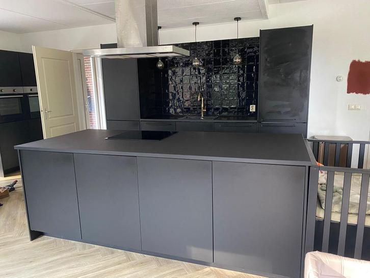 Luxe Mat Zwarte Eilandkeuken+GEDEMONTEERD DIRECTBESCHIKBAAR, Huis en Inrichting, Keuken | Complete keukens, Zo goed als nieuw