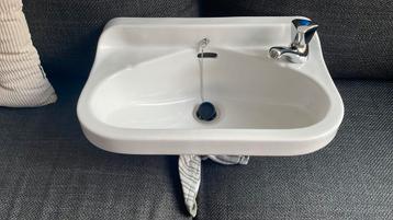 Wastafel beschikbaar voor biedingen
