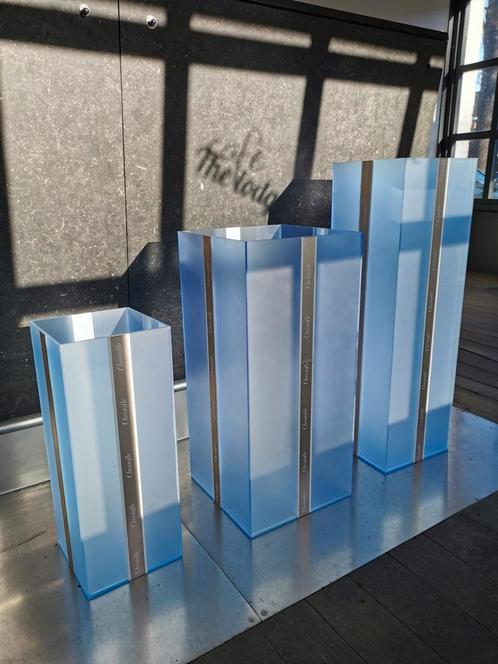 Christofle plexiglas set van 3 vazen / pilaar, Maison & Meubles, Accessoires pour la Maison | Vases, Utilisé, Bleu, Enlèvement ou Envoi