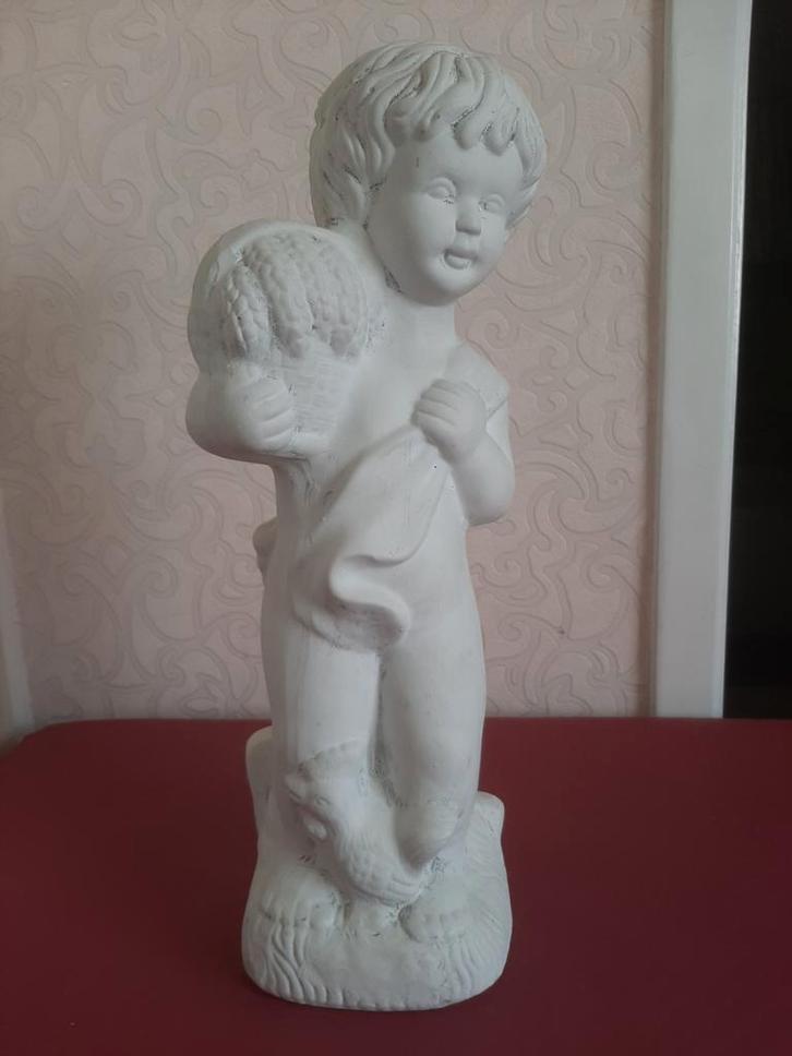 Vintage tuin beeld van jongetje met korenschoof, Antiek en Kunst, Kunst | Beelden en Houtsnijwerken, Ophalen of Verzenden