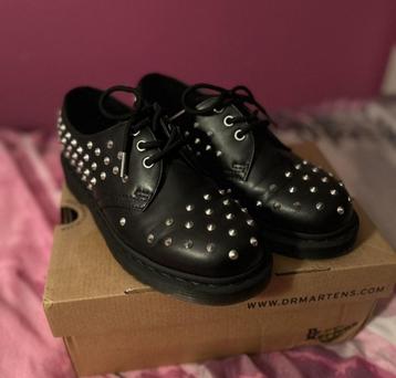 Derby's met studs, Dr. Martens. beschikbaar voor biedingen