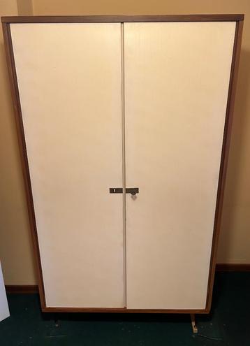 Praktische witte grenen kledingkast voor de kinderkamer  beschikbaar voor biedingen