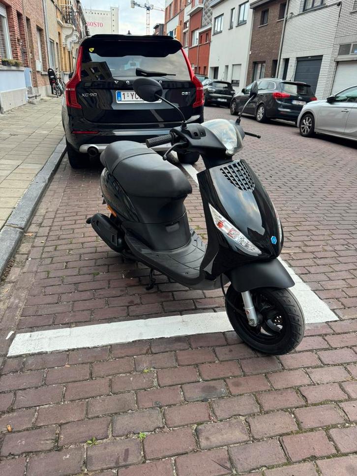 Piaggio zip 2t - B klasse, Fietsen en Brommers, Scooters | Piaggio, Zo goed als nieuw, Zip, Elektrisch, Ophalen