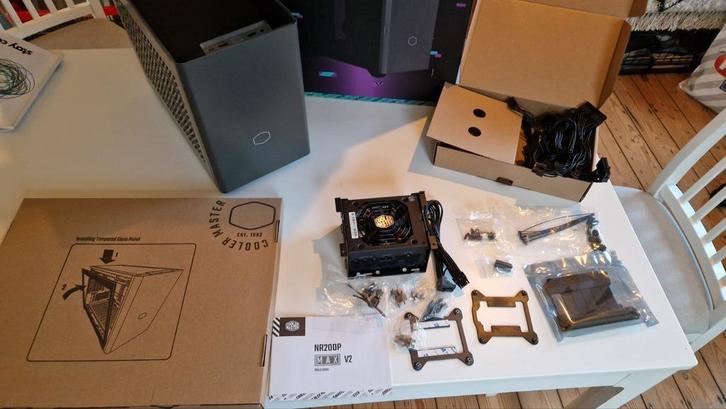 ITX Case + AIO cooler + 850 Watt voeding, Computers en Software, Computerbehuizingen, Ophalen