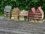 Set van 4 mooie stedelijke huizen - HO, Hobby en Vrije tijd, Modeltreinen | H0, Brug, Tunnel of Gebouw, Overige merken, Gebruikt