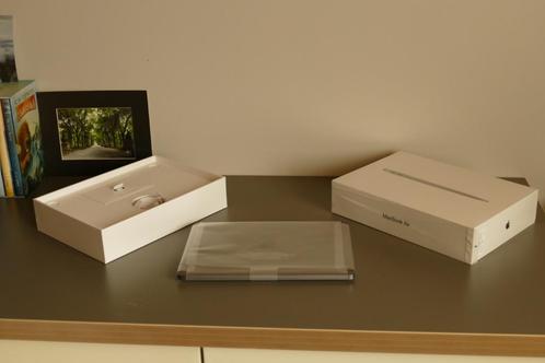Macbook AIR 13-inch met slechts 8 batterijcycli, Touch ID, Computers en Software, Apple Macbooks, Zo goed als nieuw, MacBook Air