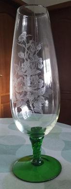 vaas op voet in glas, Huis en Inrichting, Woonaccessoires | Vazen, Overige kleuren, 50 tot 75 cm, Ophalen of Verzenden, Glas