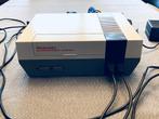 Nintendo NESE-001 uit 1985, Games en Spelcomputers, Spelcomputers | Nintendo NES, Met 2 controllers, Gebruikt, Ophalen