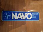 Vintage sticker NAVO verzekert de vrede, Ophalen of Verzenden, Zo goed als nieuw, Overige typen