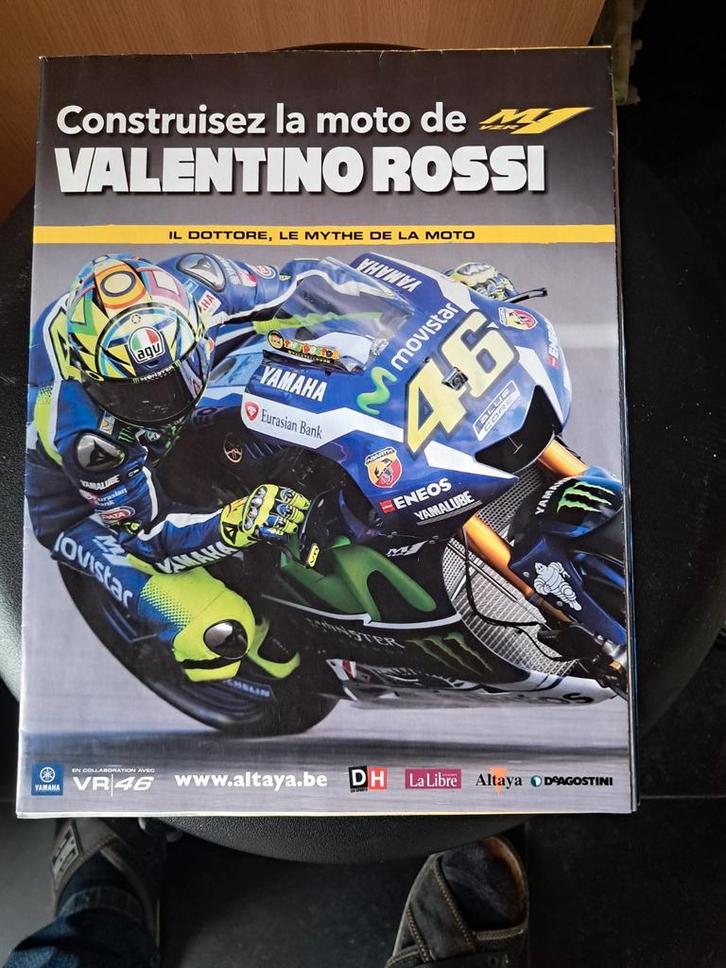 Yamaha M1 Rossi 2016 1/4, Collections, Marques automobiles, Motos & Formules 1, Enlèvement