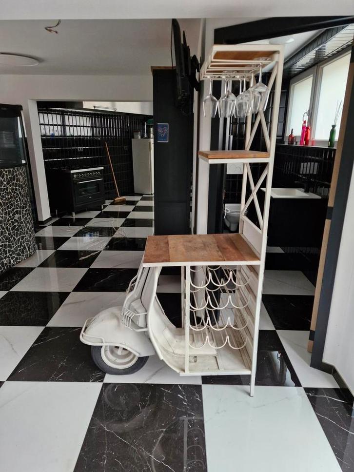 Etagere Vespa pour 12 bouteilles de vins et porte verres, Animaux & Accessoires, Accessoires pour chats, Enlèvement