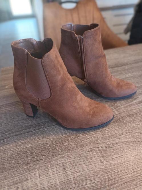 Laarzen met p39 hak, Kleding | Dames, Schoenen, Nieuw, Lage of Enkellaarzen, Bruin, Ophalen of Verzenden