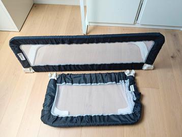 Bedhekje zo goed als nieuw. Inklapbaar compact beschikbaar voor biedingen