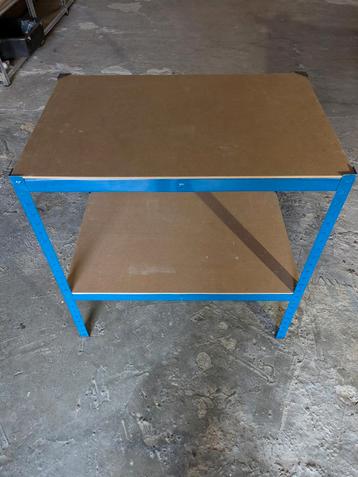 Werkbank met plank  90 X 60 X 90 cm (bxdxh) beschikbaar voor biedingen