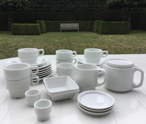 Porseleinen Ontbijtservies (27 stuks) 8€/set, Huis en Inrichting, Keuken | Servies, Zo goed als nieuw, Compleet servies, Effen