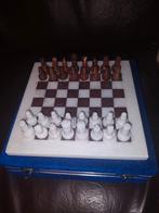 Élégant jeu d'échecs en marbre fait main avec étui en velour, Comme neuf, Enlèvement ou Envoi