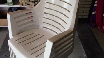 Tuinstoelen beschikbaar voor biedingen
