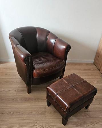 Schaaplederen fauteuil en voetenbankje(set). beschikbaar voor biedingen